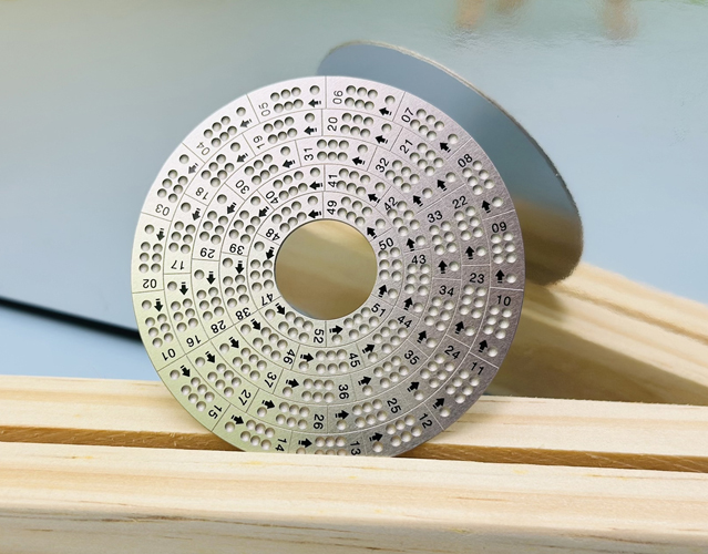 Metal discs, 0.8mm thick, deep etched, printing